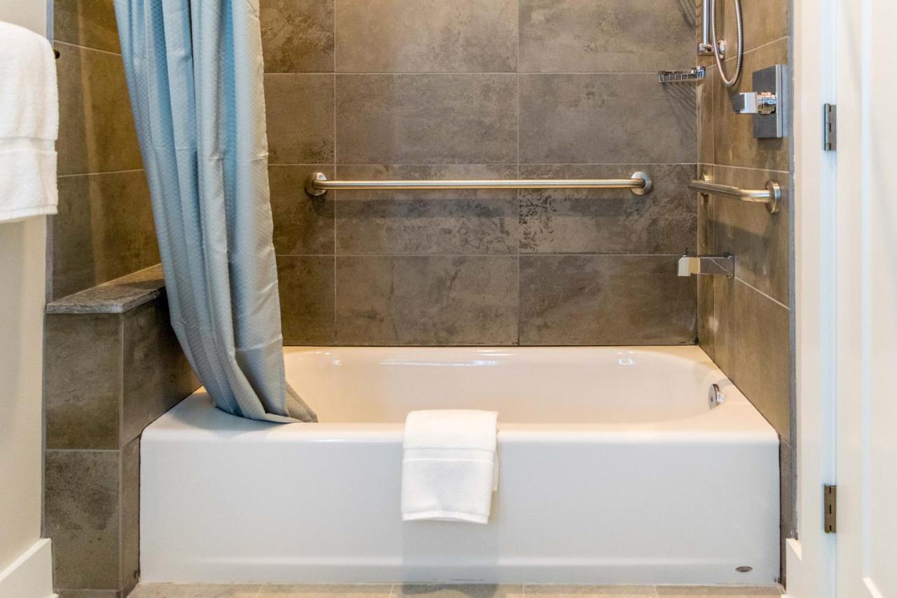 Lake Placid Inn: Main Street Екстер'єр фото