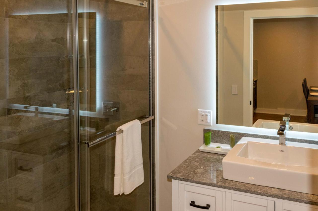 Lake Placid Inn: Main Street Екстер'єр фото