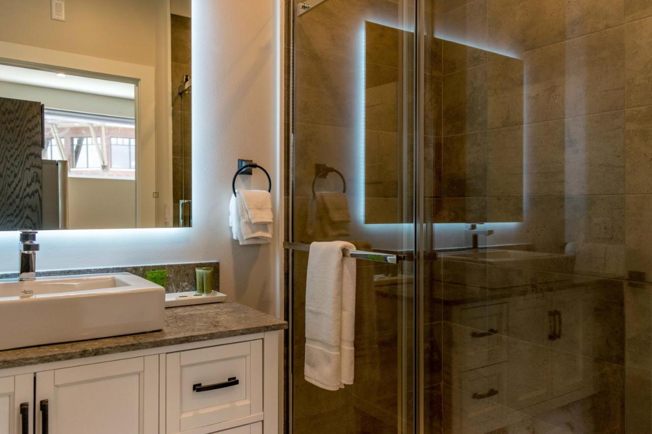 Lake Placid Inn: Main Street Екстер'єр фото