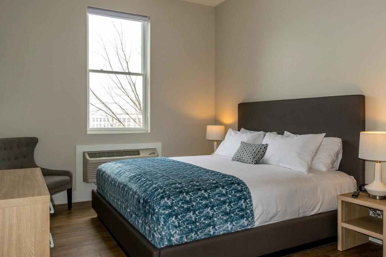 Lake Placid Inn: Main Street Екстер'єр фото