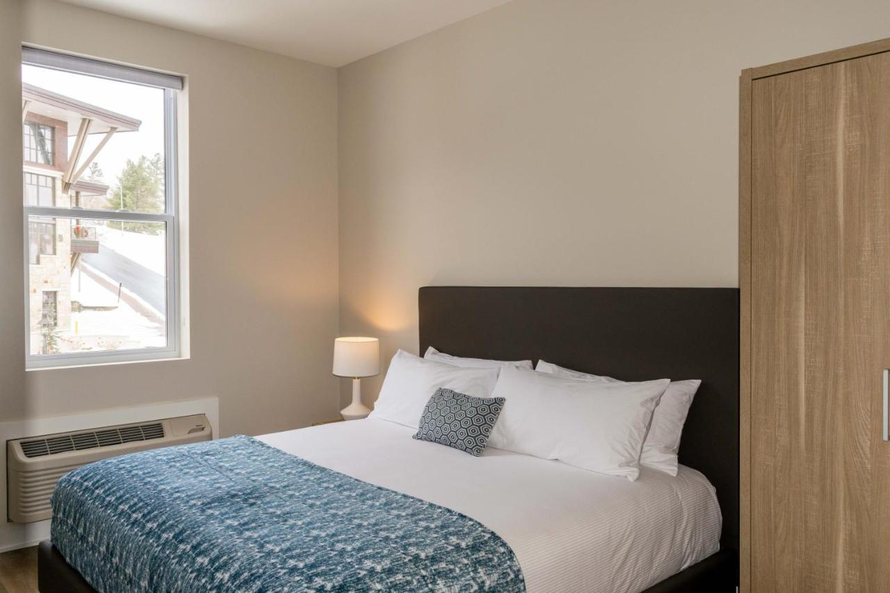 Lake Placid Inn: Main Street Екстер'єр фото