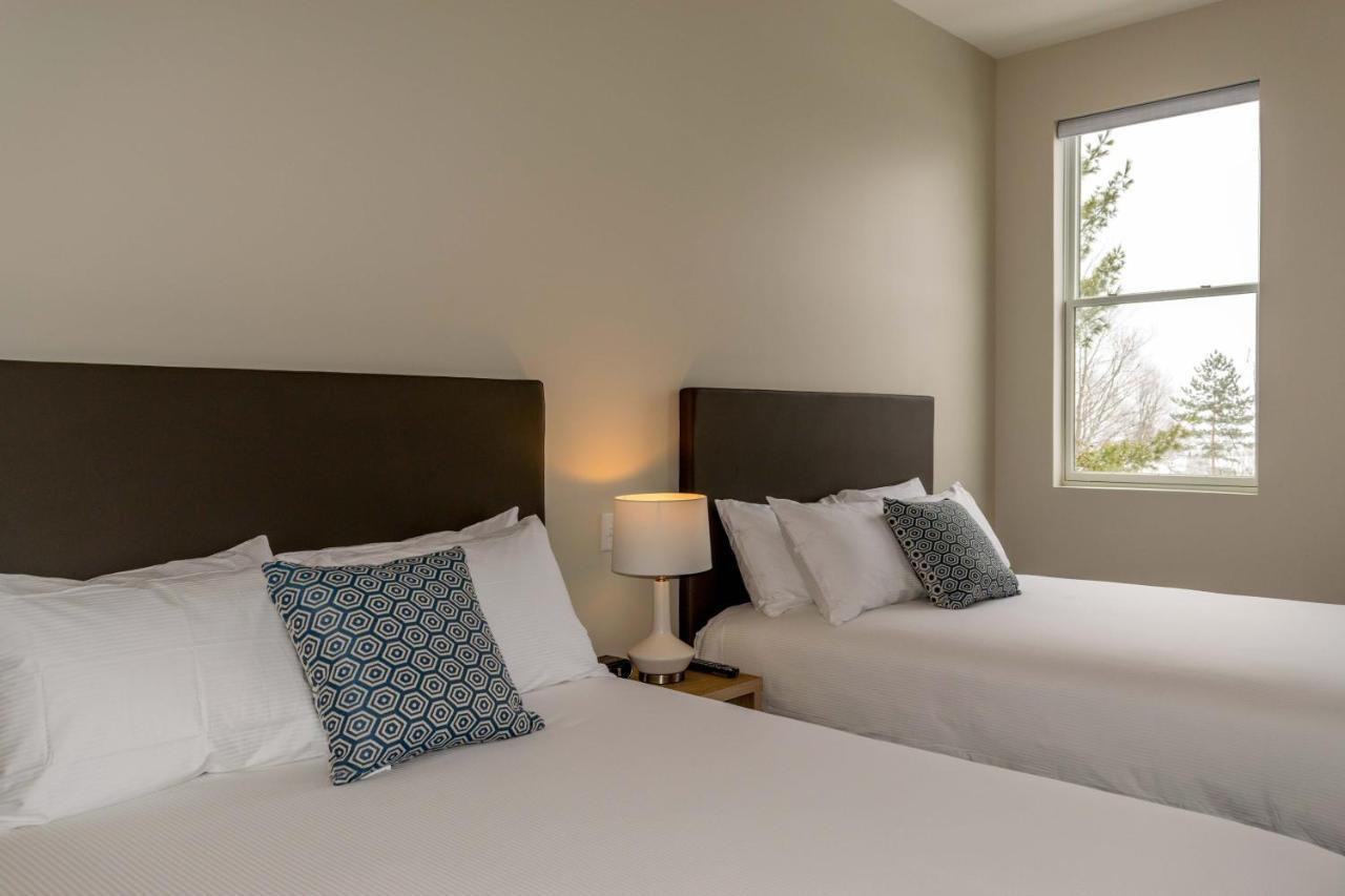 Lake Placid Inn: Main Street Екстер'єр фото