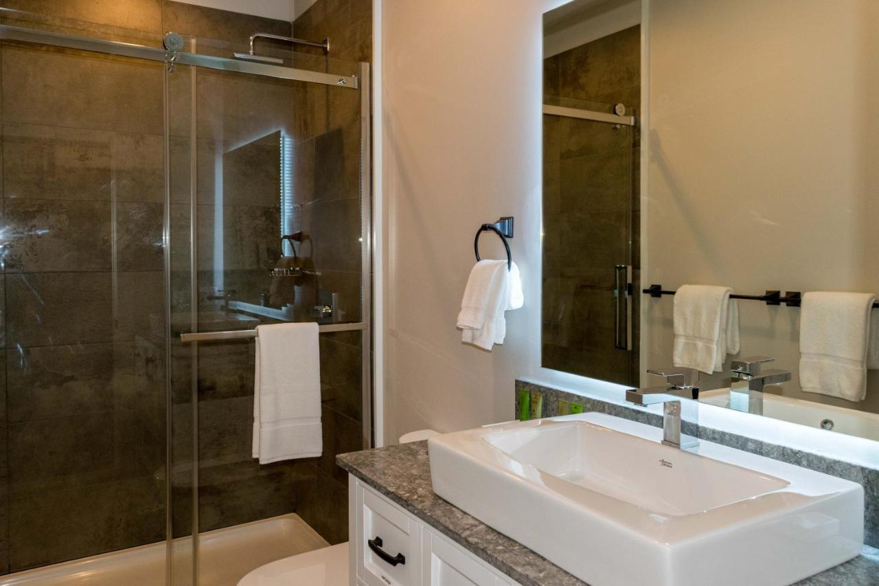Lake Placid Inn: Main Street Екстер'єр фото